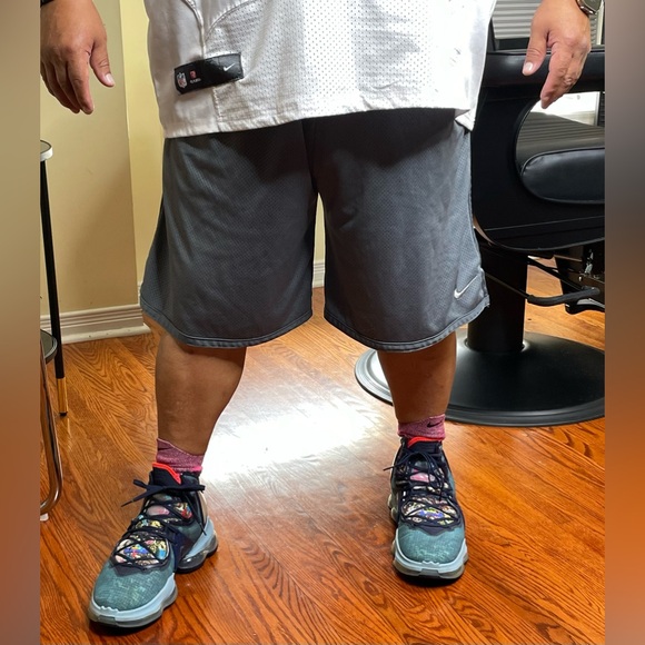 Beautiful DriFit Nike Shorts - Picture 2 of 5